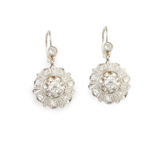 Pendientes largos con rosetones de brillantes de talla anti