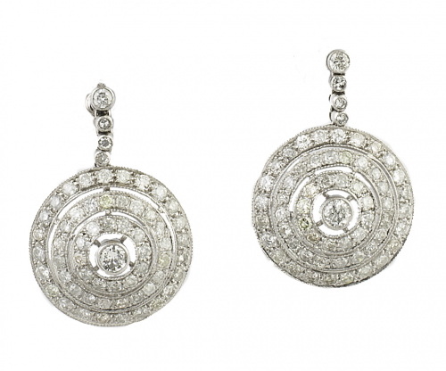 Pendientes largos de pp.S .XX con motivo circular de tres o