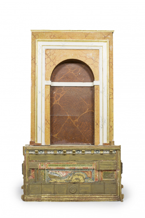 Mesa de altar y retablo neoclásico en madera tallada y marm