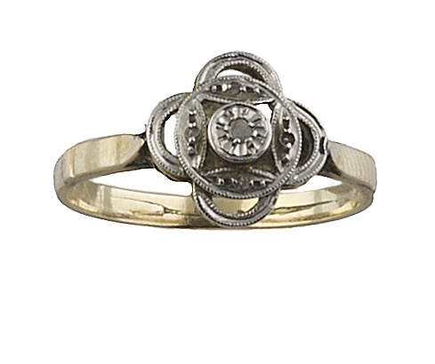 Lote formado por pendientes en oro grabado y dos sortijas A