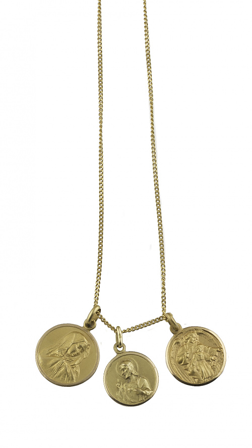 Lote formado por varíos colgantes