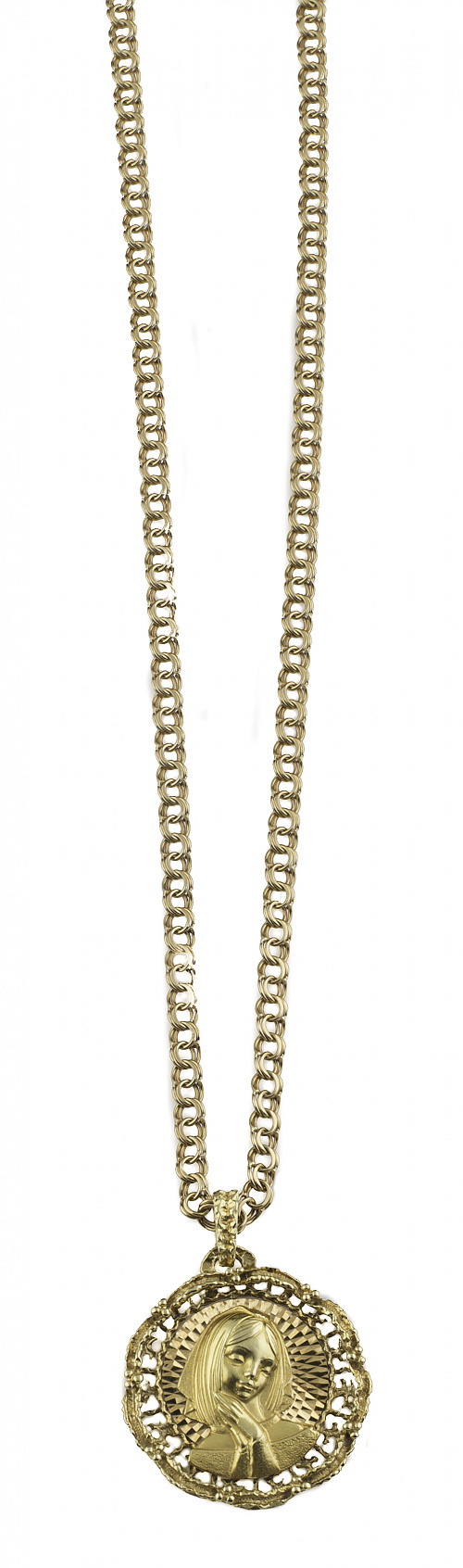 Lote formado por varias cadenas con medallas, una cruz y re