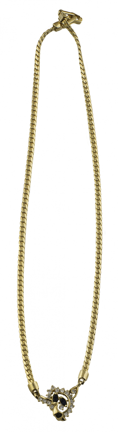 Lote de diez piezas de bisutería de distintas épocas