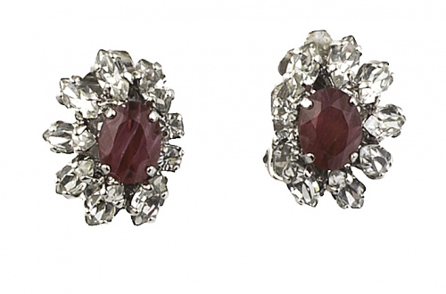 Lote de diez piezas de bisutería de distintas épocas