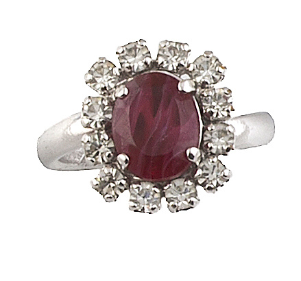 Lote de diez piezas de bisutería de distintas épocas