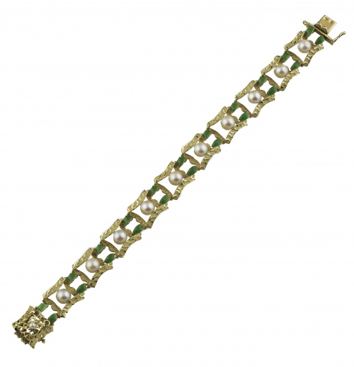 Brazalete articulado con perlas y hojas de esmalte verde en