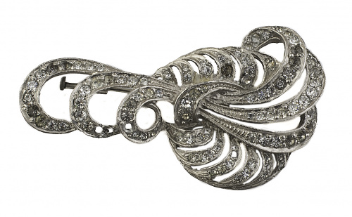 Lote de diecisiete piezas de bisutería de distintas épocas