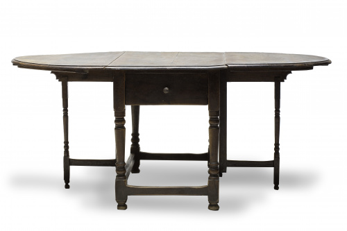 Mesa de comedor de alas en madera de nogal torneado con dos