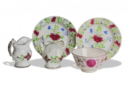 Pareja de platos de loza pintada con flores.Sargadelos, te