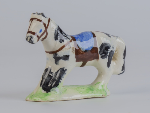 Palillero de cerámica esmaltada en forma de caballo.Sargad