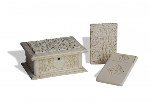 Caja en marfil tallado con escenas de la vida cotidiano. T