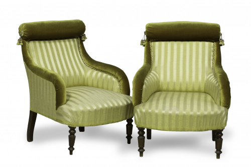 Pareja de butacas victorianas con patas torneadas en madera