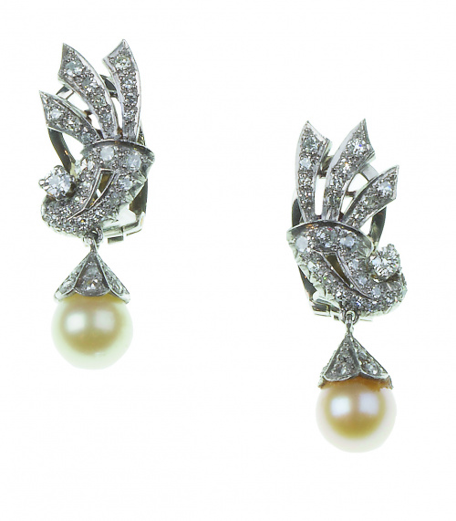 Pendientes largos años 40 con bandas de brillantes y perlas