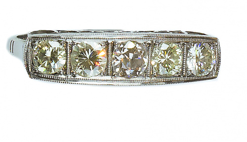 Sortija cintillo de pp. S. XX con cinco btes en banda liger