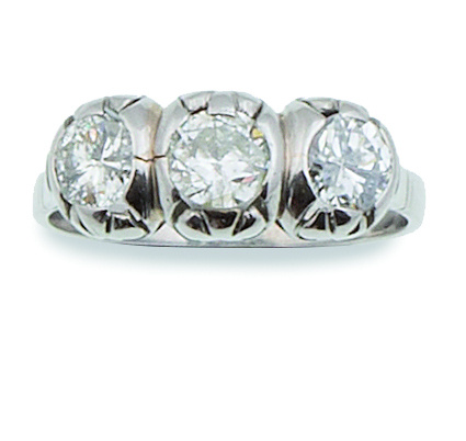 Sortija tresillo de pp. S. XX con tres brillantes que suman