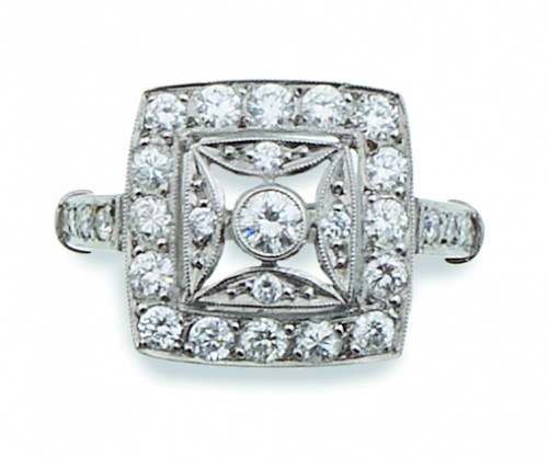 Sortija cuadrangular de brillantes con centro calado 