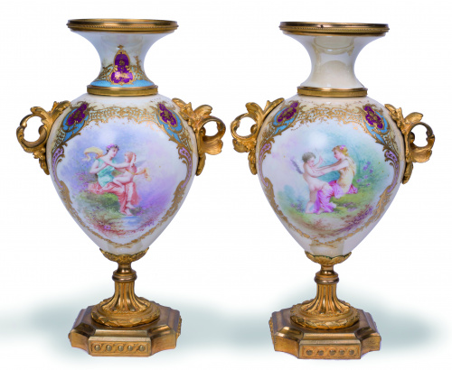 Pareja de jarrones Napoleón III de porcelana esmaltada y do