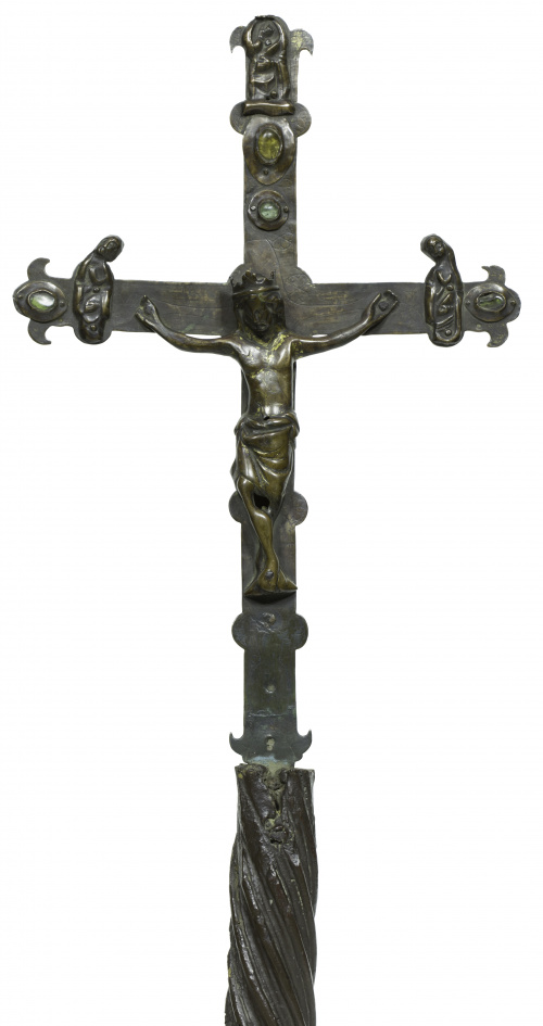 Cruz románica de bronce con piedras simuladas aplicadas en 