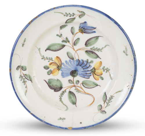 Plato de cerámica esmaltada en verde oliva, ocre y azul.R