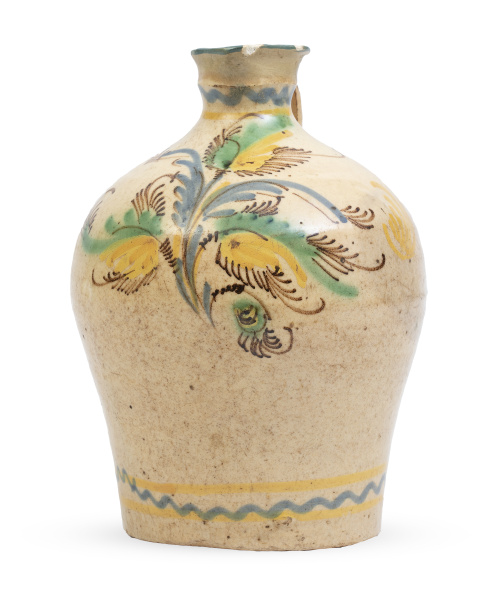 Jarro de cerámica esmaltada decorado con hojas y ondas. P