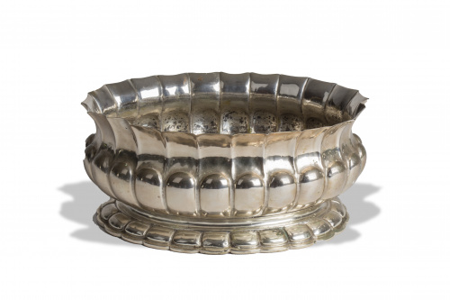 BuccellatiCentro de plata en su color con decoración gallo