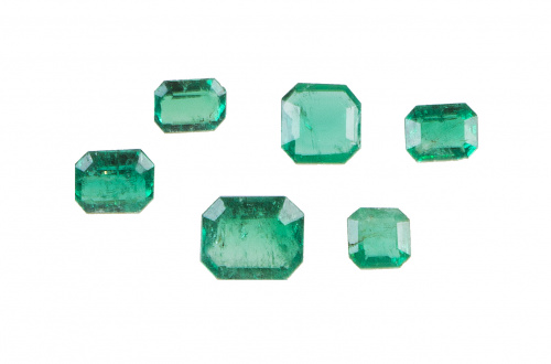 Lote de seis esmeraldas colombianas de intenso color