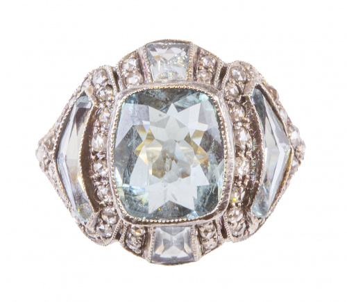 SortijaArt-Decó de aguamarina rectangular central, rodeada 