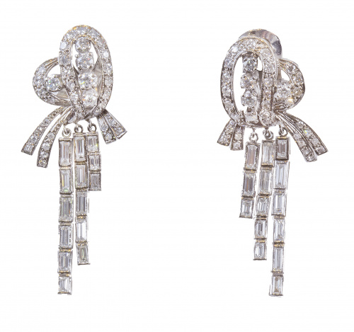 Pendientes largos años 40 en forma de nudo con brillantes d