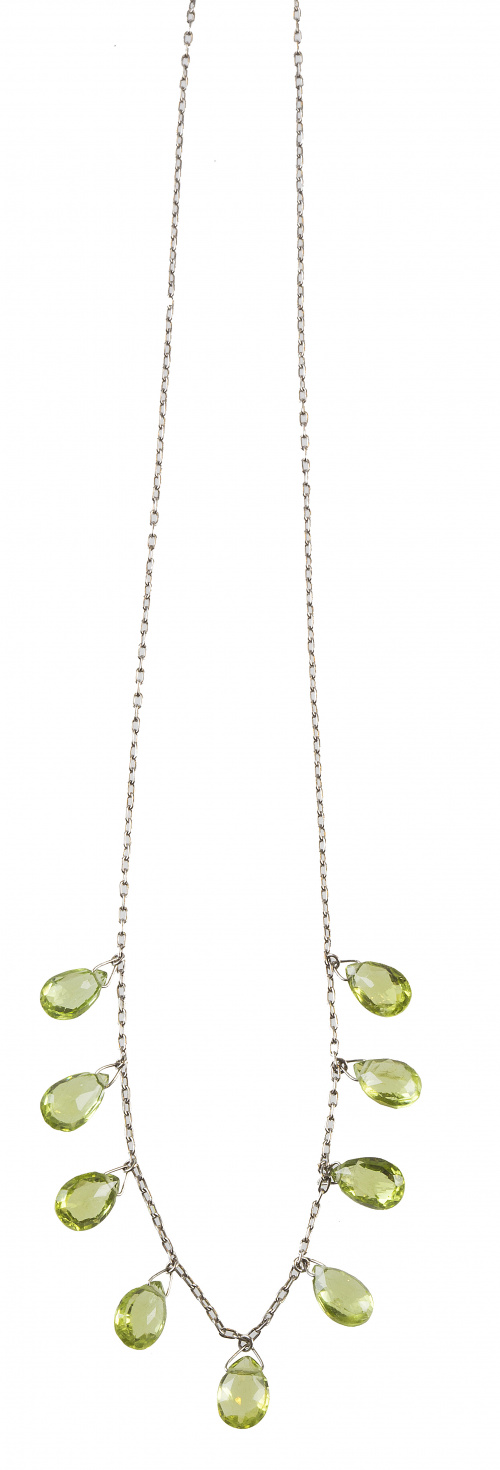 Collar con nueve peridotos talla briolette colgantes de cad