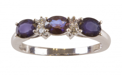 Sortija en oro blanco con tres zafiros ovales entre parejas