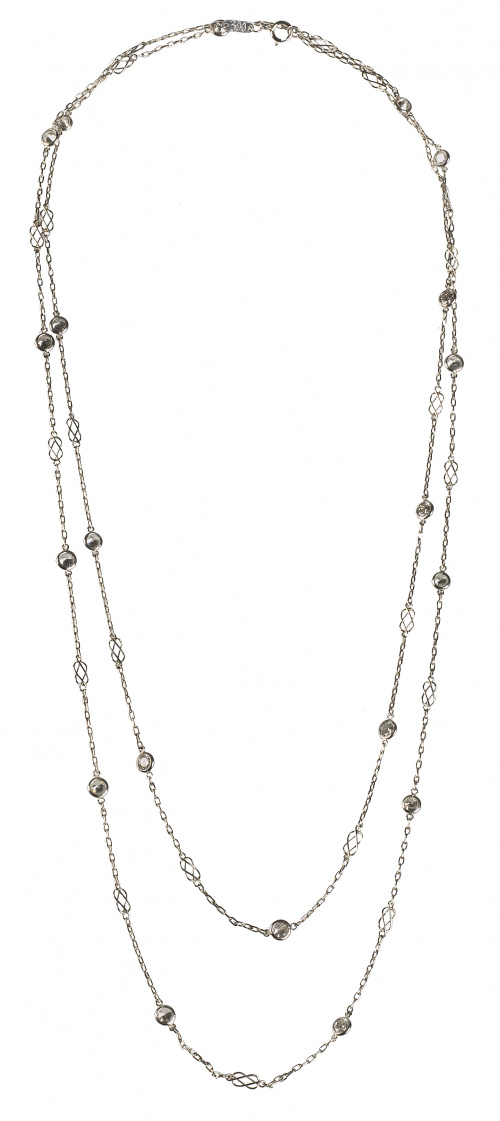 Cadena larga con veinte chatones de brillantes alternos con