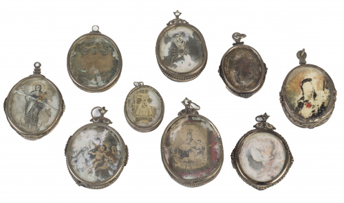 Juego de nueve medallas devocionales con temas marianos y m