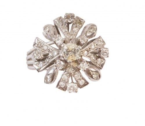 Sortija rosetón de brillantes años 50, con brillantes en ga