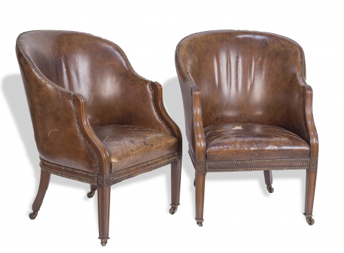 Par de bergeres de madera de caoba y piel, S. XIX.