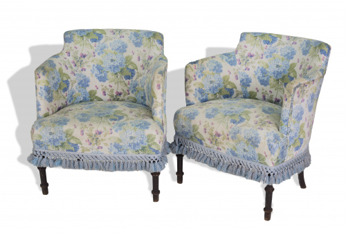 Pareja de butacas con tapicería de flores, S. XX