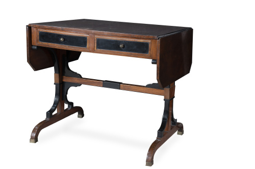 Mesa de alas de madera de caoba y madera ebonizada. Traba