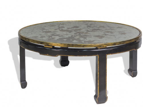 Mesa con tapa de espejo decorada con flores. S. XX