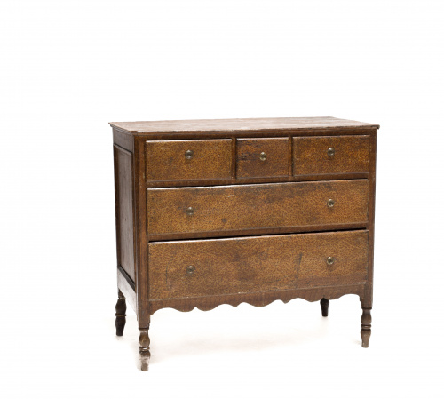 Cómoda con  policromía imitando jaspeados.Trabajo Italiano