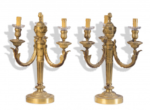 Pareja de candelabros de cuatro brazos de luz de bronce dor
