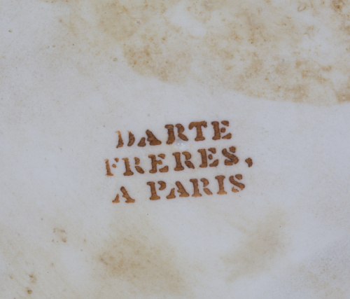 Juego de tres templetes de porcelana esmaltada y dorada y b