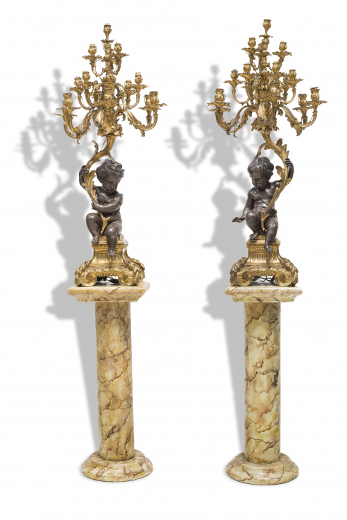 Pareja de candelabros de 16 brazos de luz de bronce dorado 
