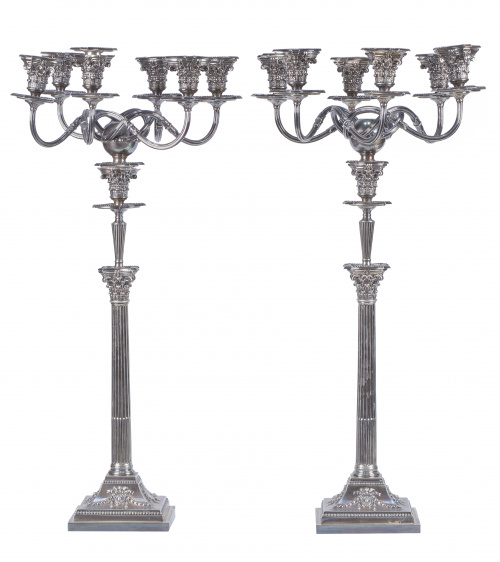 Pareja de candelabros de seis brazos de luz de metal platea