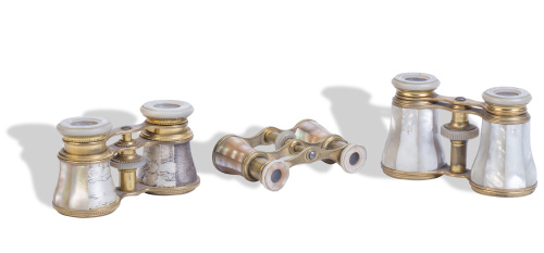 Juego de tres impertinentes en nácar.Trabajo francés, segu