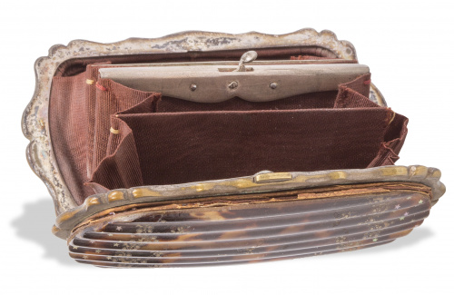 Monedero símil y carey e incrustaciones, segunda mitad del 