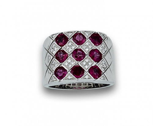 Sortija ancha con rubíes  de talla redonda y brillantes dib