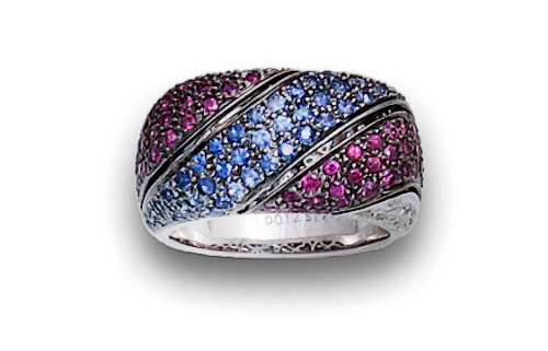 Sortija con frente de zafiros ,zafiros rosas y brillante en