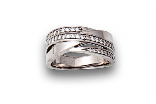 Sortija de brillantes en nudo de oro blanco de 18K.