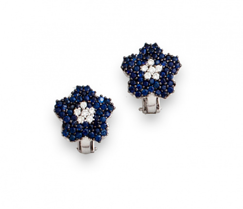 Pendientes flor de pavé de zafiros con centro de rosetón de