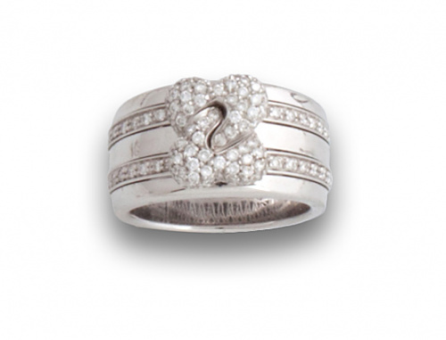 Sortija con de flor de pavé de brillantes central y bandas 