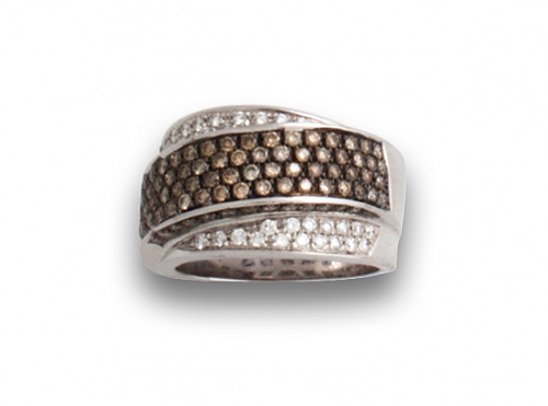Sortija ancha bandas de brillantes fancy y blancos a modo d